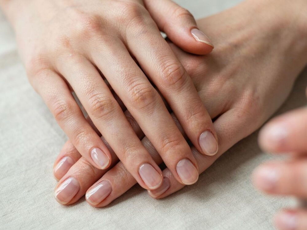 naturalny manicure żelowy